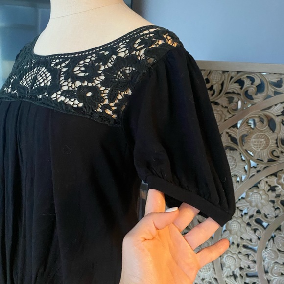 [Forever 21] Black Crocheted Top - Picture 2 of 5